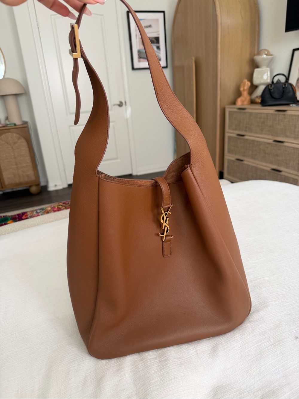 Saint Laurent Le 5 À 7 Large YSL Shoulder Bag in Grain Leather in mink